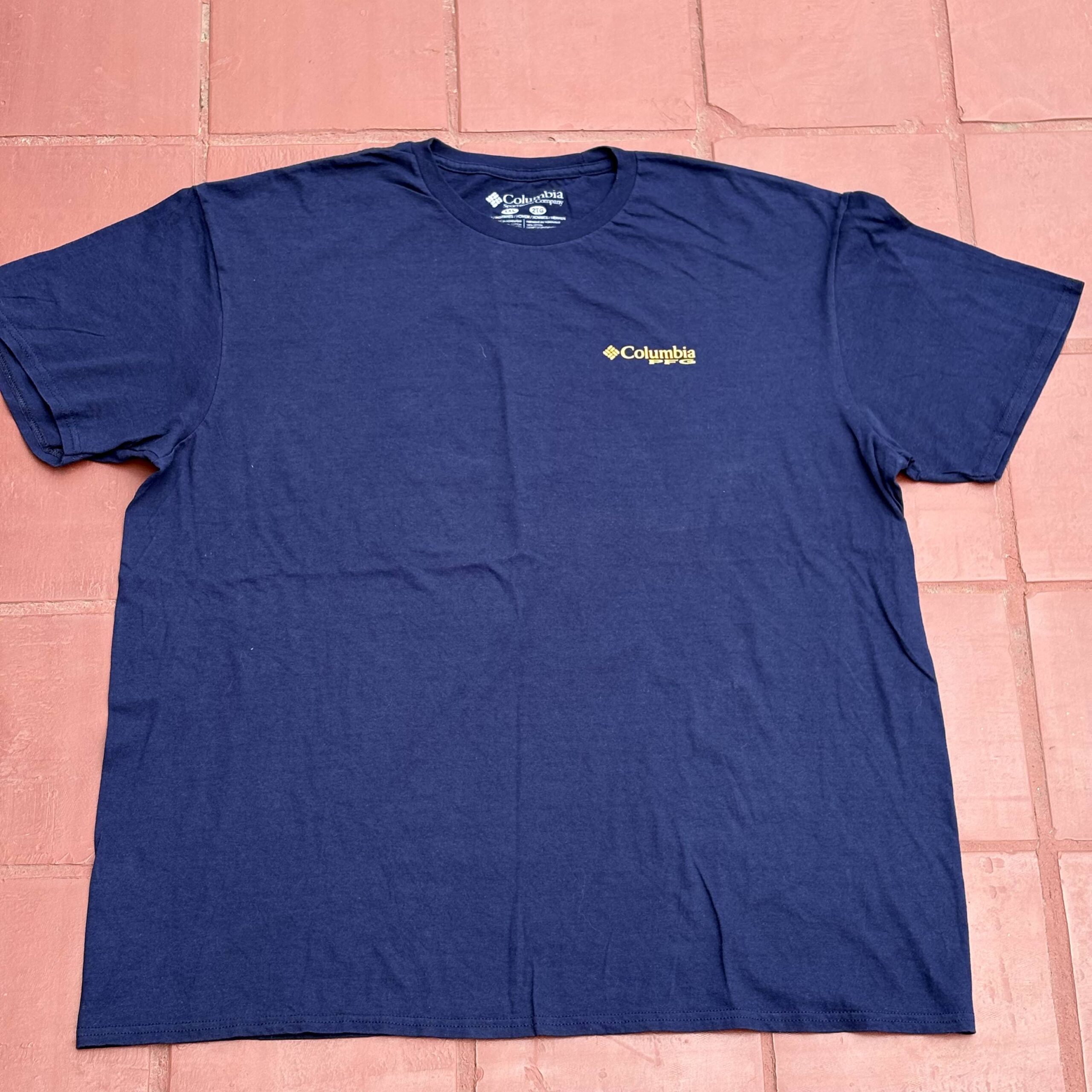 Remera Columbia azul con estampado en la espalda