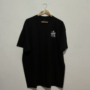 Remera Vans negra con estampa en la espalda