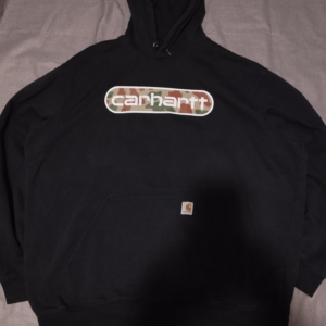 Buzo Carhartt Negro con Estapa