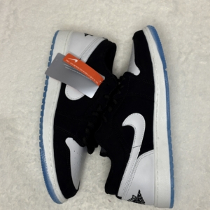 Zapatilla Nike Jordan 1 Low Negro y Blanco