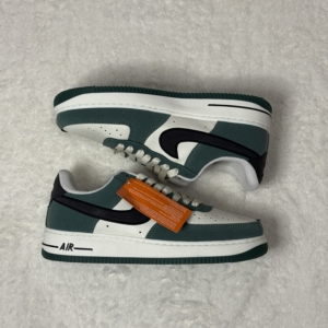 Zapatilla Nike Air Force 1 Verde Blanco y Negro